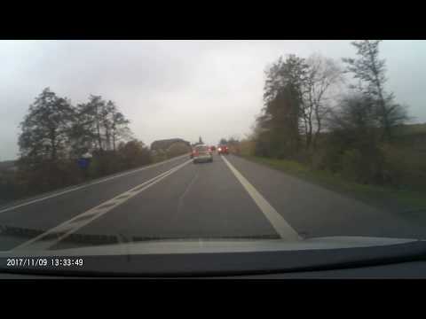 Drzé a bezohledné najetí  z  připojovacího pruhu. Náchod Vysokov