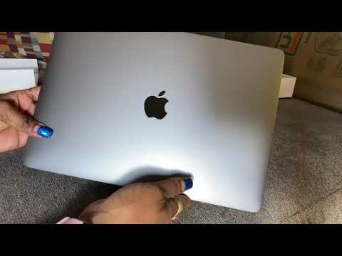 Unboxing MacBook Pro 13” 2019 Space Gray