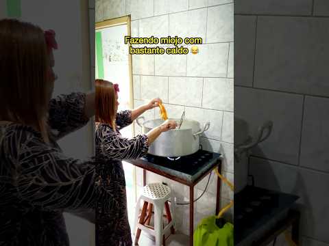 Making ramen noodles with lots of broth lol