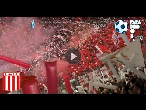 "Un recibimiento emocionante. Estudiantes - Gimnasia. Fecha 8. Torneo Inicial 2013. FPT" Barra: Los Leales &bull; Club: Estudiantes de La Plata