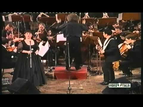 Videoclip de Tutti Insieme Lo Denunciam — Edoardo Bennato