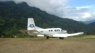 preview picture of video 'Bush Flying - PAC750XL Takeoff from Kaintiba, Papua New Guinea'