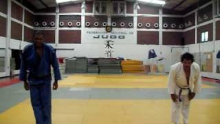 preview picture of video 'Dr Wilfredo Stokes Judo Tecnicas de derribamiento (tachi-wasa) Guatemala mayo 2,010'