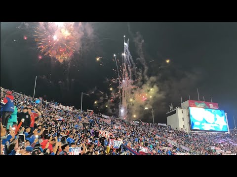"SALIDA LOS DE ABAJO | U. DE CHILE VS independiente SUDAMERICANA 2025" Barra: Los de Abajo &bull; Club: Universidad de Chile - La U