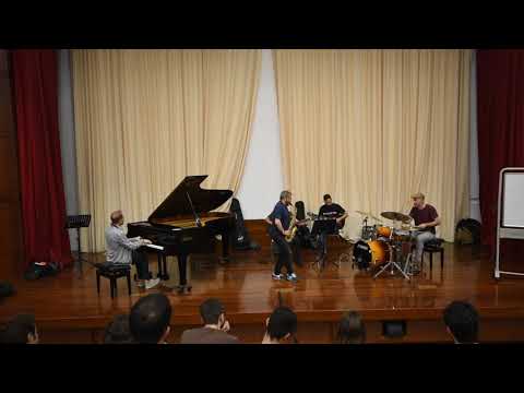 Rosario Giuliani playing the blues