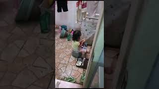 Download lagu Dibantuin anak gadis cuci piring mp3