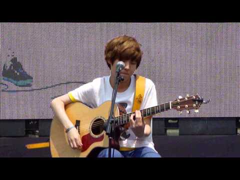 130523 Yoo Seung Woo singing Bruno Mars' Lazy Song @ Ewha Womans University