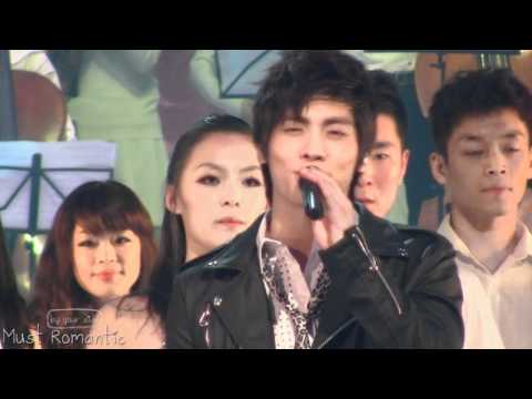 [fancam] 101230 SHINee Jonghyun looks at fancam @ K. GYDJ rehersal