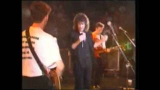 Jimmy Barnes &amp; Crowded House - Throw Your Arms Around Me