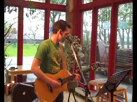 Iain MacKinnon - Live: Woodlands Centre, Stornoway 15/5/09 - Part  1 of 6