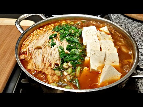 KIMCHI JJIGAE | How I Make Kimchi Jjigae | Homemade Korean Stew Recipe