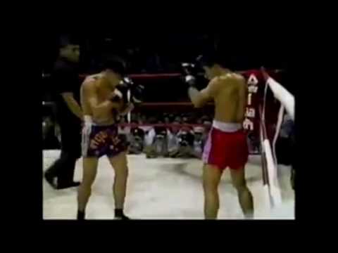 Karuhat Sor. Supawan (blue) vs Hippy Singmanee (red) - 3rd Fight