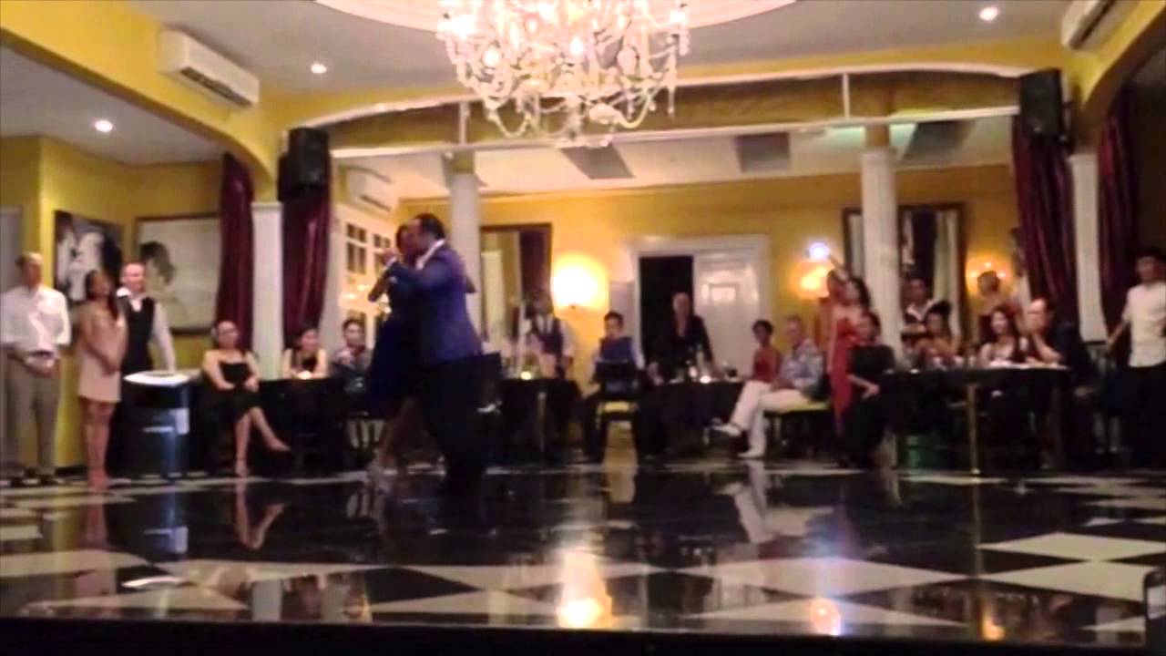 Maximiliano Cristiani & Jesica Arfenoni en BALI TANGO FESTIVAL Vals