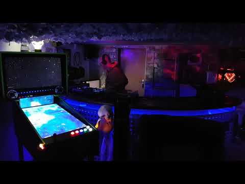 3 bongs deep TV.  005 - Clarkee - 90 minutes of deep trippy trance