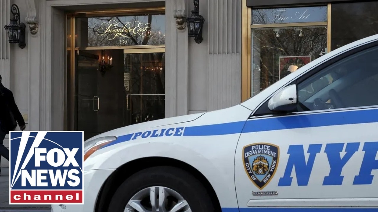 1 dead, 1 injured in stabbing spree in Times Square