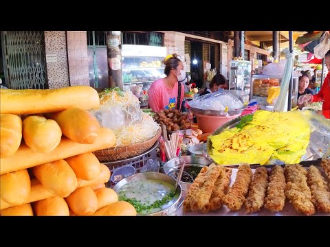 Best Breakfast and Snacks! Bread, Yellow Pancake, Banana Fritter, Rice Noodles in Cambodia Market