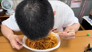 『🍝』見下しアングルで撮影編集して発覚したザビエルハゲの可能性を秘めた漢の何気ない昼食を見てほしい。🍜