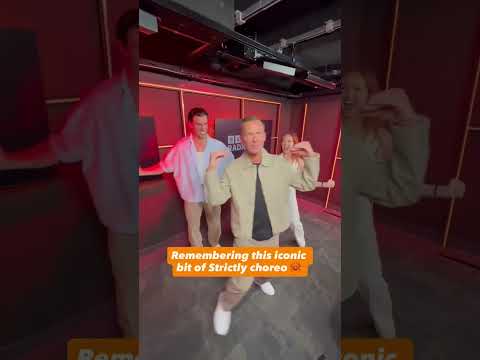 Claws up if you remember this Scott Mills masterclass? 🦀😂