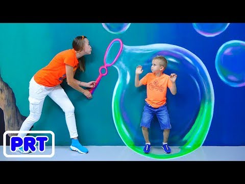 Vlad e Nikita se divertem dia no Museu das ilusões e no parque dos dinossauros