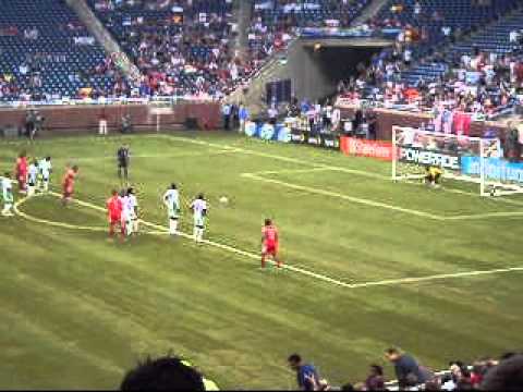 2011 CONCACAF Gold Cup Panama vs Guadeloupe Penelty Kick (1st Try)