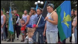 По традиции десантники собрались у Вечного огня