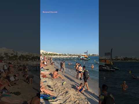 Les célèbres plages de sable fin de Cannes sont très bondées. Côte d'Azur. #short #france #viral