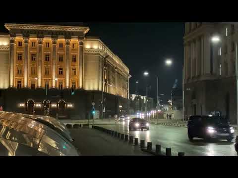 4K 2160p 30fps (main camera, 2x) - iPhone 16e low-light video sample