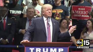 Hiccup! Teleprompter trouble?! Donald Trump has an awkward moment in Austin, TX