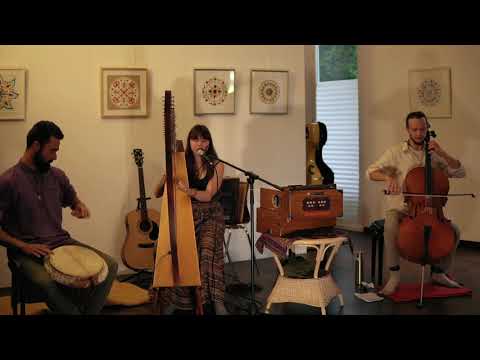 Gold is the Colour /Traditional Folksong - Alissia Milena & Band Live