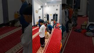 Download lagu Sholat Rawatib Isya Santri PAMI Masjid Al-Hidayah #sholat #santri #masjid #viral #shorts mp3