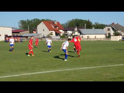 Zryw Sobolew - Sęp: uderzenie Krzysztofa Kwaśniaka ponad porzeczką bramki Sępa