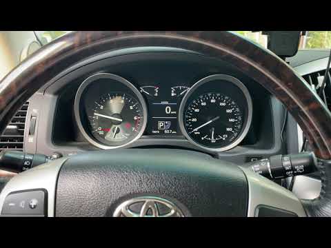 2013 Toyota Land Cruiser with 5.7L Petrol Engine Startup and Rev (4K)