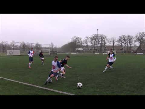 CVV Achilles JO16-1 tegen SML JO16-1 1e helft 18 december 2021