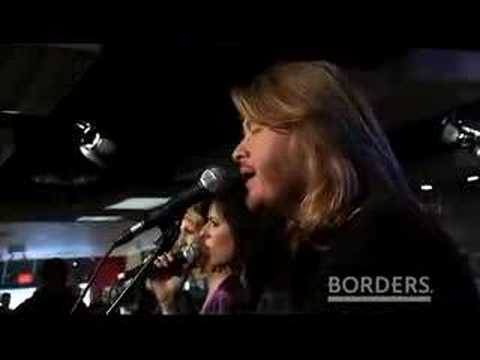 Little Big Town Sings "I'm With the Band"