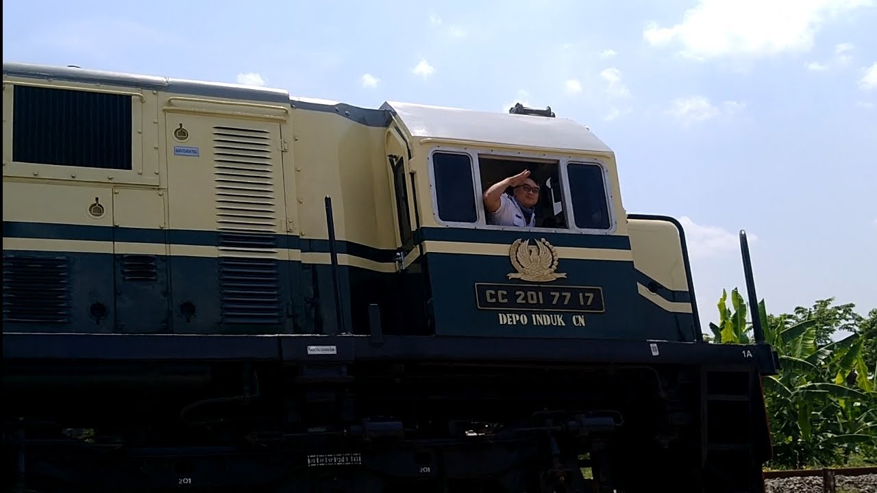 MASINIS HITS DAN 2 LOKOMOTIF VINTAGE (CC 201 77 17 CN  &  CC 201 83 31 SMC)