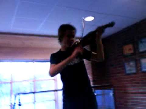 Tom Ingar spiller fiolin :)