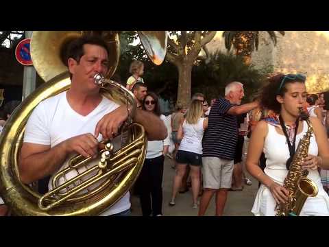 La fanfare Bizzar's de Collioure aux fêtes de la St Vincent 14 août 2017