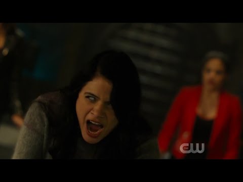 Charmed Reboot 2x04 - Mel drinks the locator potion.