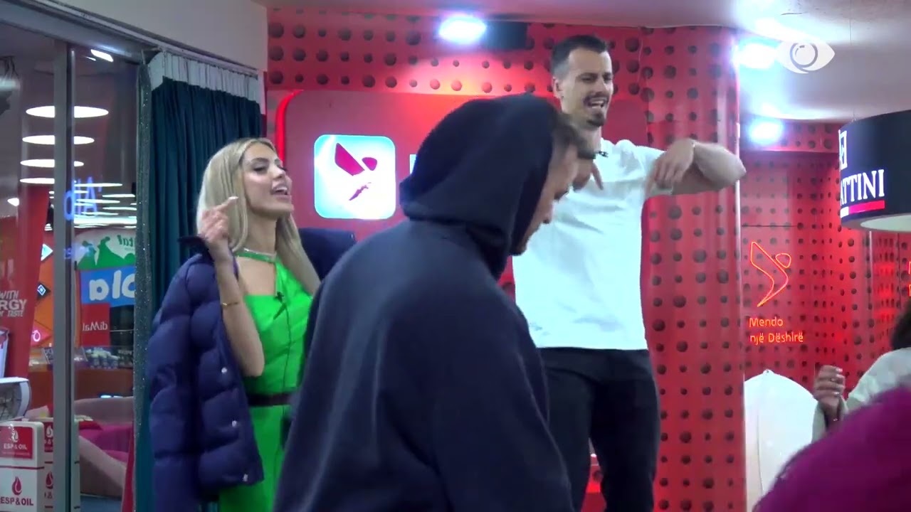 Ti ke lind për qejf o lale…/ Muzikë, këngë dhe fishkëllima, banorët krijojnë atmosferë