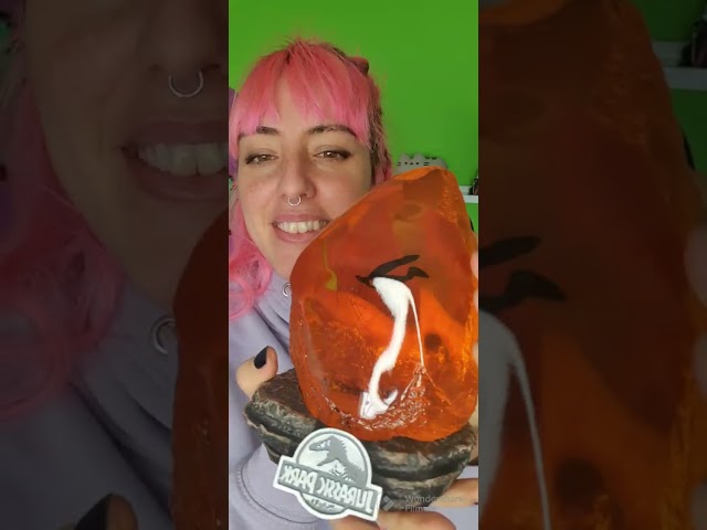 Vídeo relacionado con Lampara Jurassic Park Ambar, Jurassic World rebirth - Lampara escritorio Gaming o de Mesita Noche con USB o Pilas - Figura Dinosaurio con LUZ tenue para Decoración habitación : Regalo para Fans