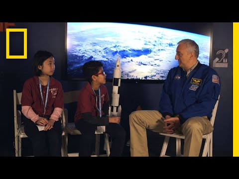 Thumbnail of the video: "Mike Massimino Talks with Kids" (National Geographic)