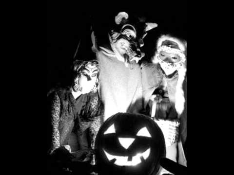 Louis Armstrong - Spooks (A Jazzy Halloween)