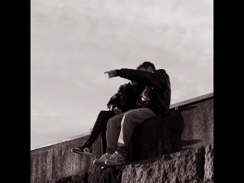 LIL GRIPPIE - Bella Thorne (OFFICIAL LYRICS VIDEO)