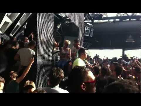 Seth Troxler plays Vinicio Capossela - Si è spento il sole @ Cocoricò 15-08-2012 HD