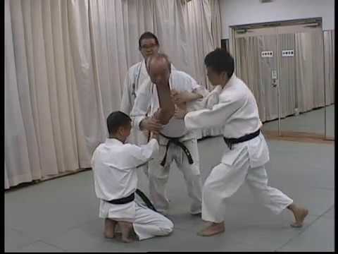 三戦の型を応用した崩し技　胸捕り４人崩し（力技では無理）