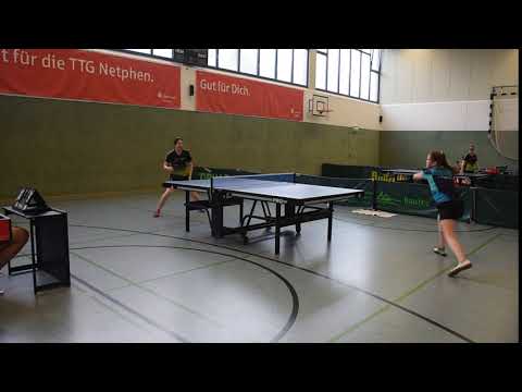 Selina Eggers - Lina -Marie Engelmann ( SV Bergheim ) am 03.11.2019: 6:11, 11:3, 11:9, 9:11 und 9:11