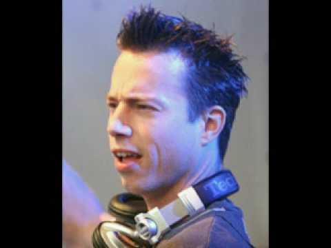 Oliver Twizt Ft Mc Roga - Do The Monkey (Bart B More Remix)