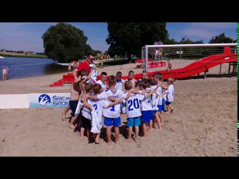 Radość dzieci rocznika 2010/2011 podczas turnieju Beach Soccer w Śremie