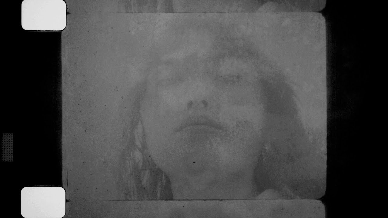 Die Erde überwältigt mich/when the wing of the swallow opens (2023)