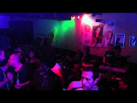 Sistah Jammaroots & the Oscillators - "Rhythm is love" (live @ Red Sea, 7-4-12)